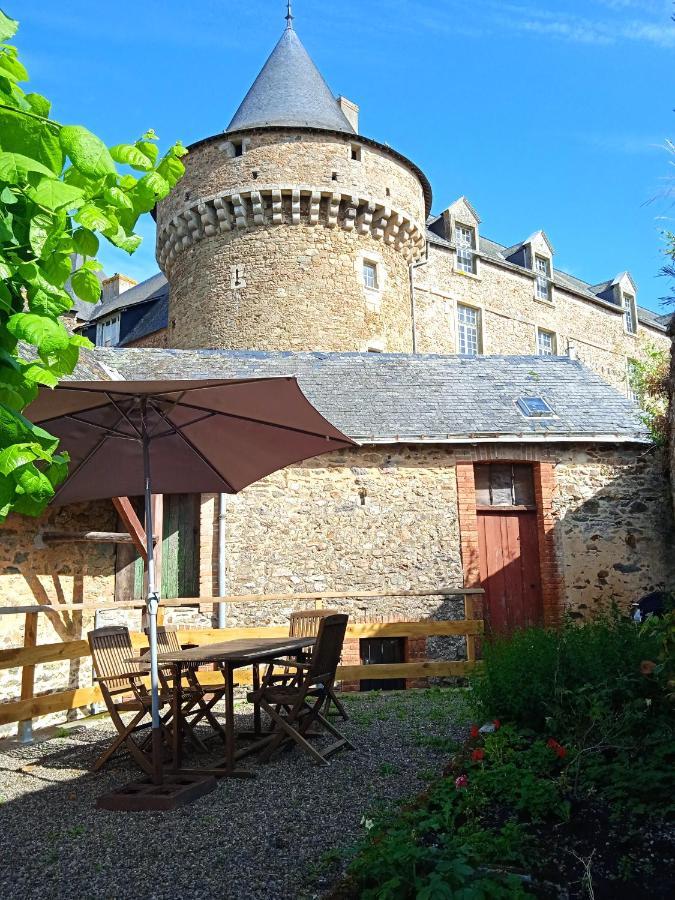 Charming Detached 2 Bedroom Ancient House In Medieval Quarter Of A Small Town In The Pays De La Loire, France Sille-le-Guillaume Ngoại thất bức ảnh
